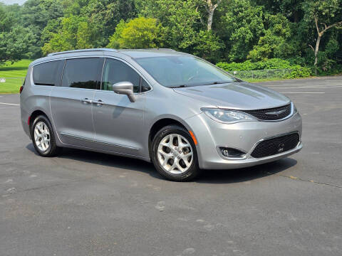 2017 Chrysler Pacifica Touring-L Plus