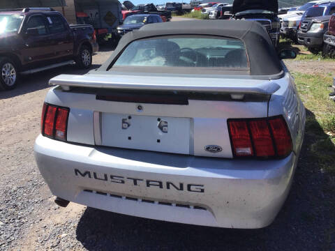 2004 Ford Mustang Deluxe