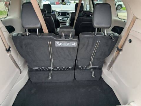 2017 Chrysler Pacifica Touring-L