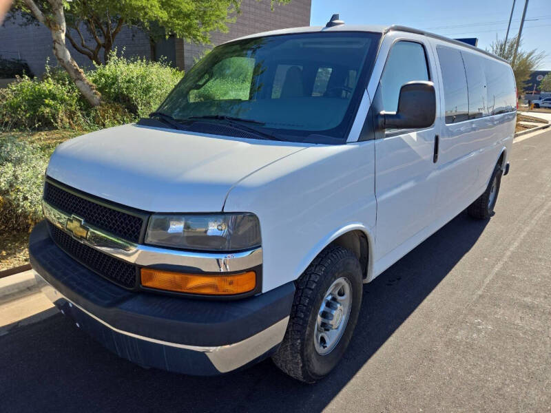 2016 Chevrolet Express Passenger LS's photo