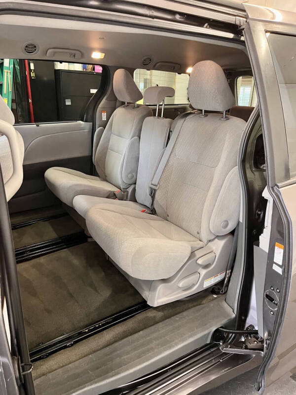 2018 Toyota Sienna LE 8-Passenger