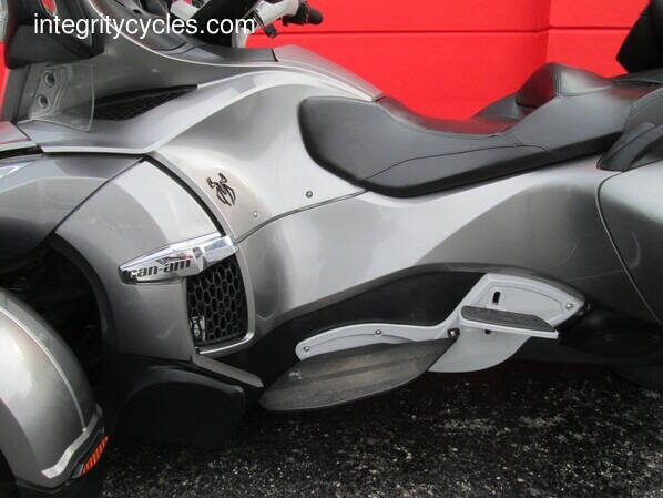 2011 Can-Am Spyder RT-S SE5
