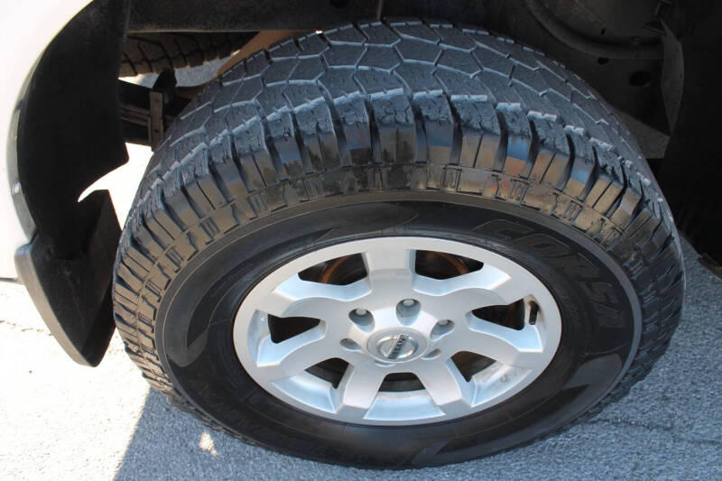 2005 Nissan Titan LE