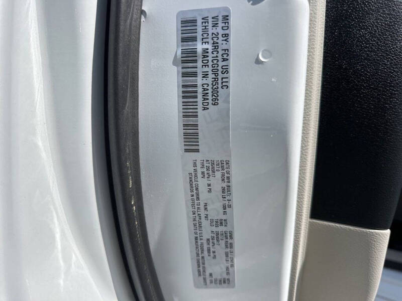 2023 Chrysler Voyager LX