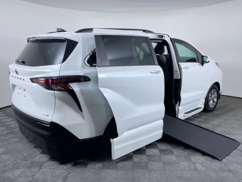 2025 Toyota Sienna XLE 7-Passenger