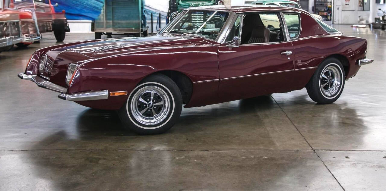 1977 Studebaker Avanti 3