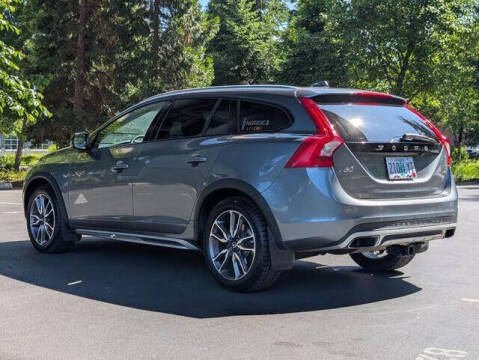 2018 Volvo V60 Cross Country T5 Premier