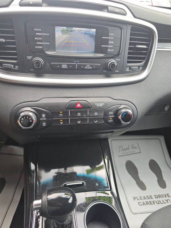 2017 Kia Sorento LX