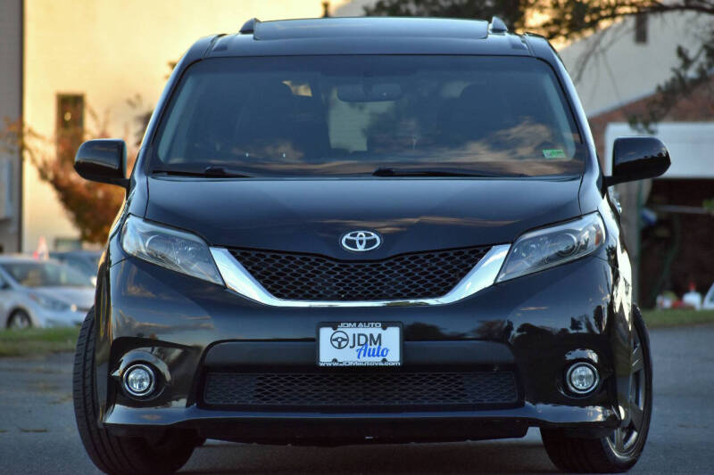 2017 Toyota Sienna SE 8-Passenger
