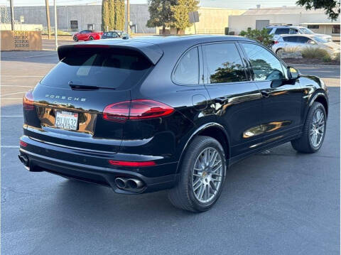 2017 Porsche Cayenne S E-Hybrid Platinum Edition