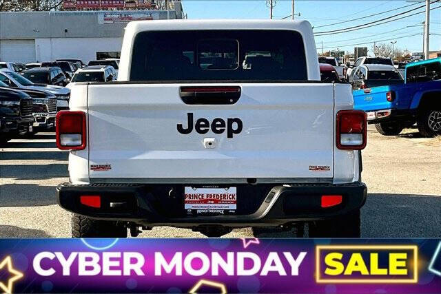 2024 Jeep Gladiator NightHawk