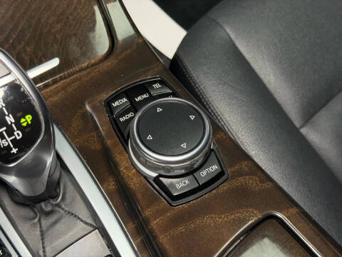 2016 BMW 5 Series 528i