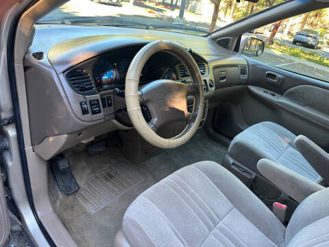 2002 Toyota Sienna LE