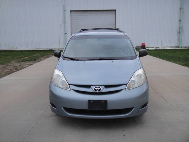 2010 Toyota Sienna LE 7-Passenger
