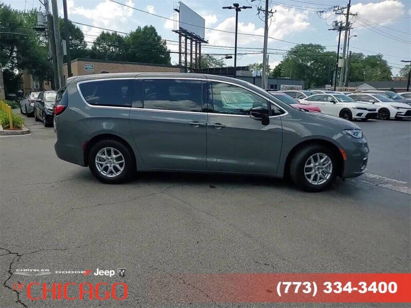 2025 Chrysler Pacifica Select