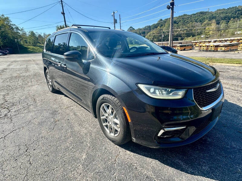 2021 Chrysler Pacifica Touring photo 4