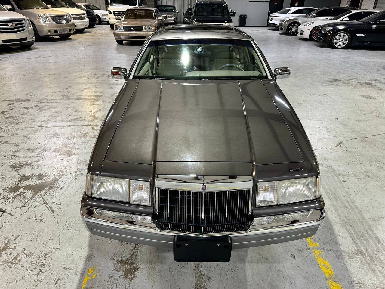 1992 Lincoln Mark VII for sale at Carnival Car Company in Victoria, TX