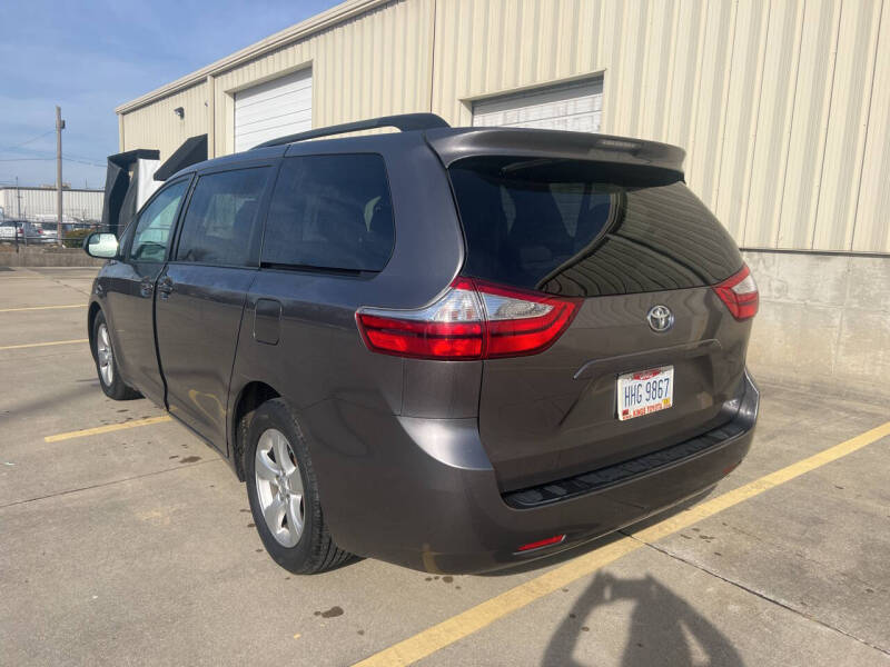 2017 Toyota Sienna LE 8-Passenger