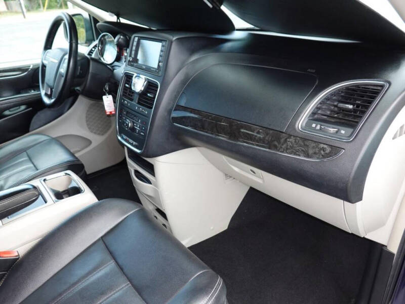 2014 Chrysler Town and Country Touring