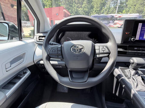 2025 Toyota Sienna LE 8-Passenger