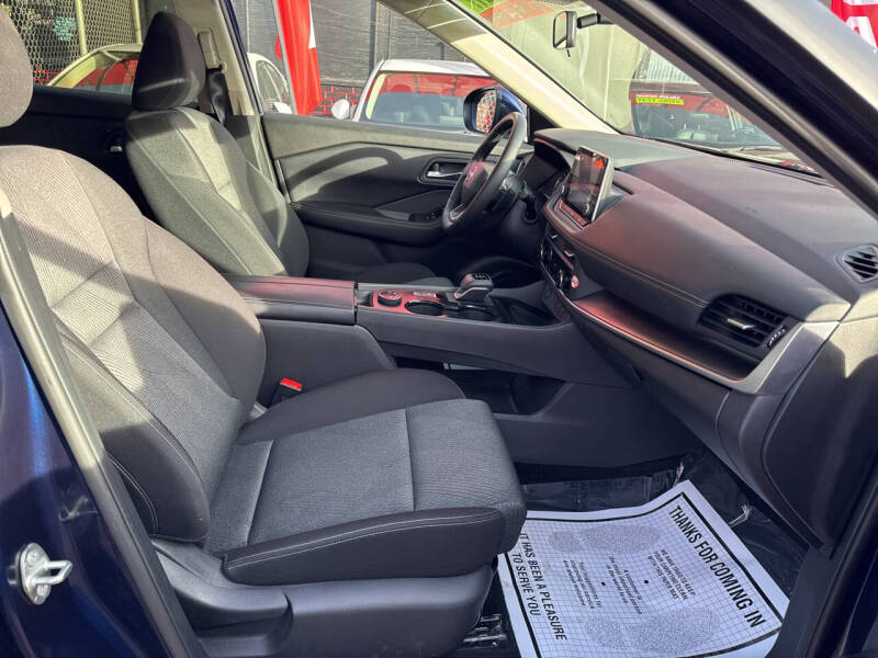 2025 Nissan Rogue SV