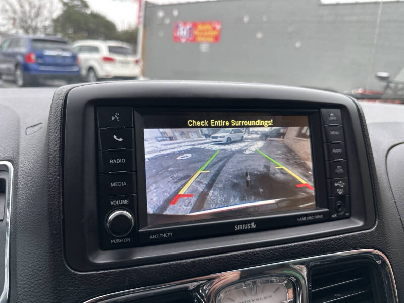 2014 Chrysler Town and Country Touring-L