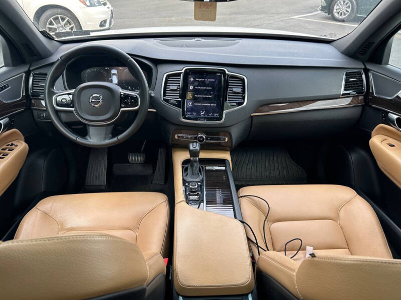 2017 Volvo XC90 T6 Momentum