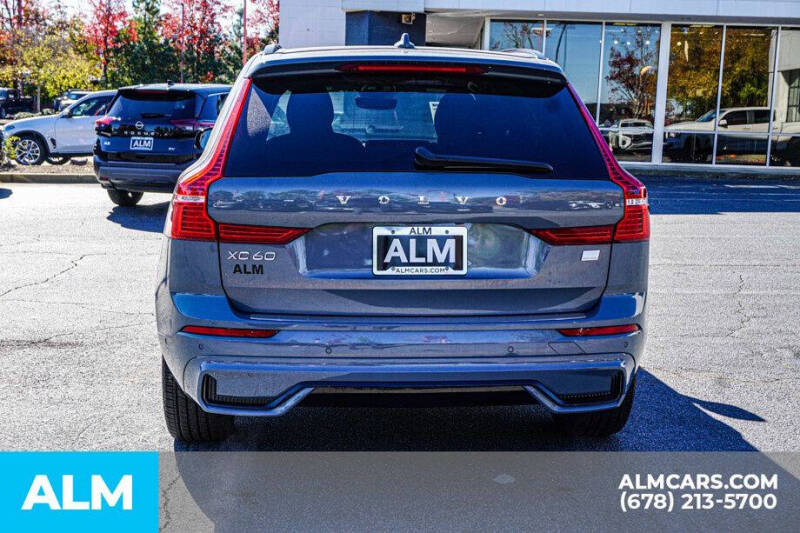 2024 Volvo XC60 Recharge T8 Plus Dark Theme