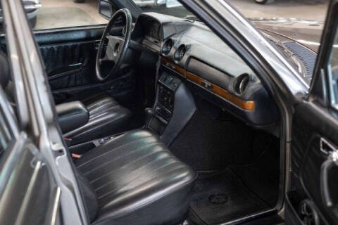 1984 Mercedes-Benz 300-Class