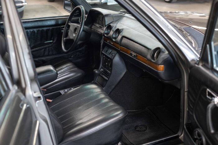 1984 Mercedes-Benz 300-Class