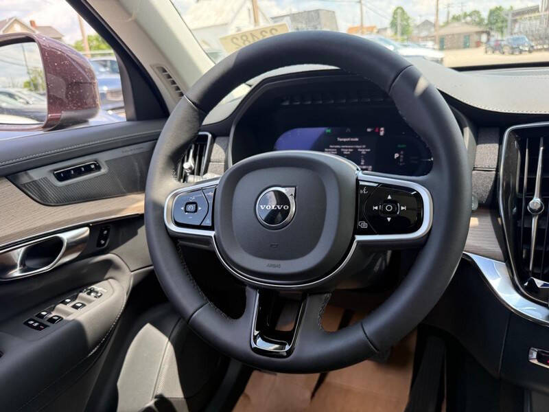 2025 Volvo XC90 T8 Plus Bright Theme 7P