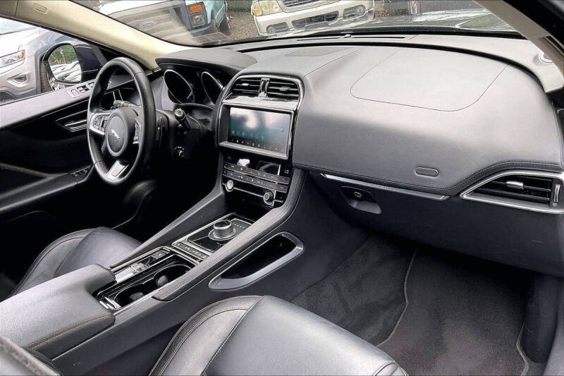 2020 Jaguar F-PACE 30t Prestige