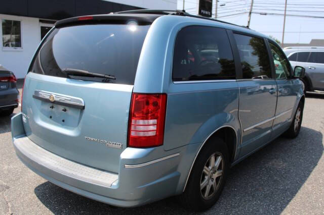 Used 2009 Chrysler Town & Country Touring with VIN 2A8HR54109R589684 for sale in Carneys Point, NJ