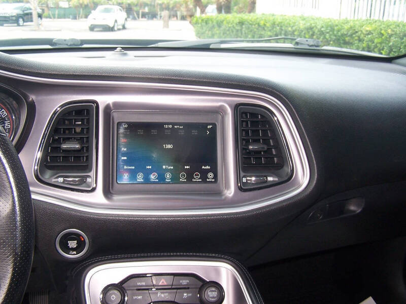 2020 Dodge Challenger SXT