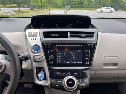 2016 Toyota Prius v Two
