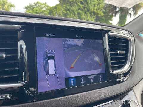 2017 Chrysler Pacifica Touring-L Plus