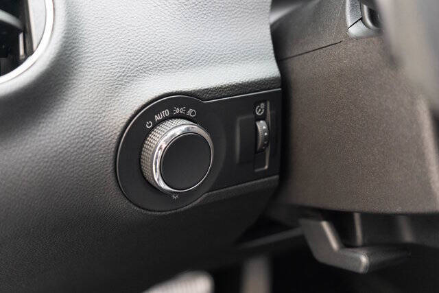 2011 Chevrolet Camaro 24