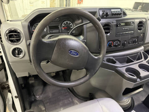 2013 Ford E-Series E-350 SD