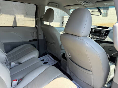 2012 Toyota Sienna LE 8-Passenger