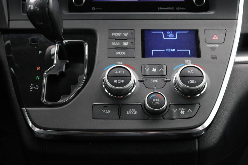 2019 Toyota Sienna SE 7-Passenger