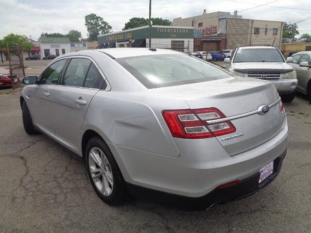 2015 Ford Taurus SEL