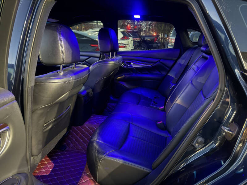 2015 Infiniti Q70 3.7