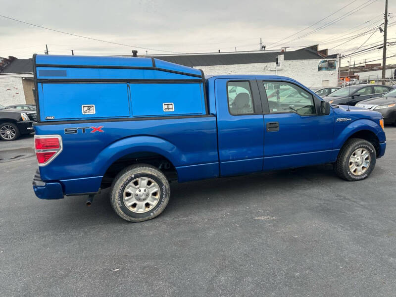 2009 Ford F-150 STX photo 24