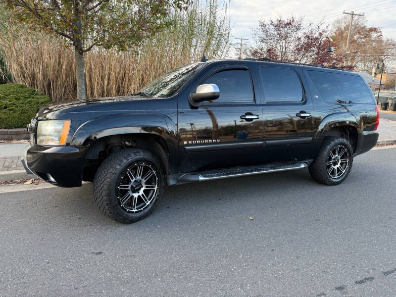 2007 Chevrolet Suburban null photo 3