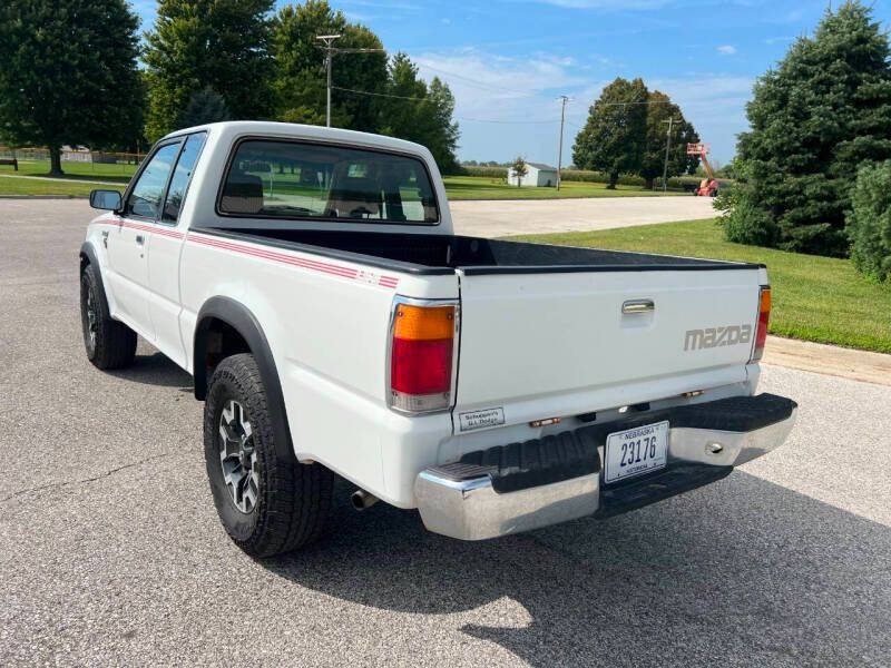 1993 Mazda B2600i
