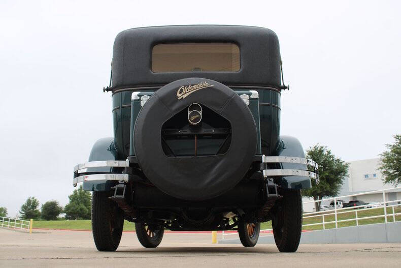 1927 Oldsmobile Sedan
