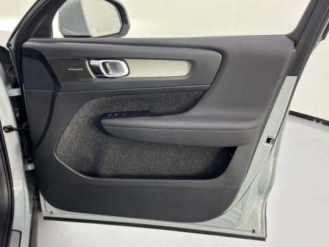 2024 Volvo XC40 B5 Plus Bright Theme