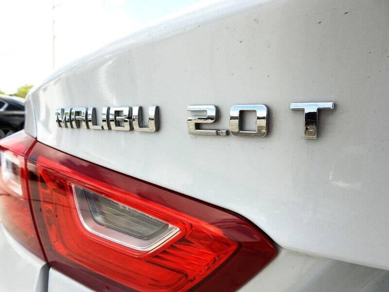 2017 CHEVROLET Malibu Sedan - $17,900