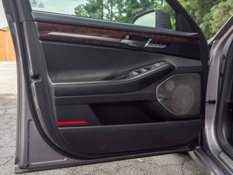 2018 Genesis G90