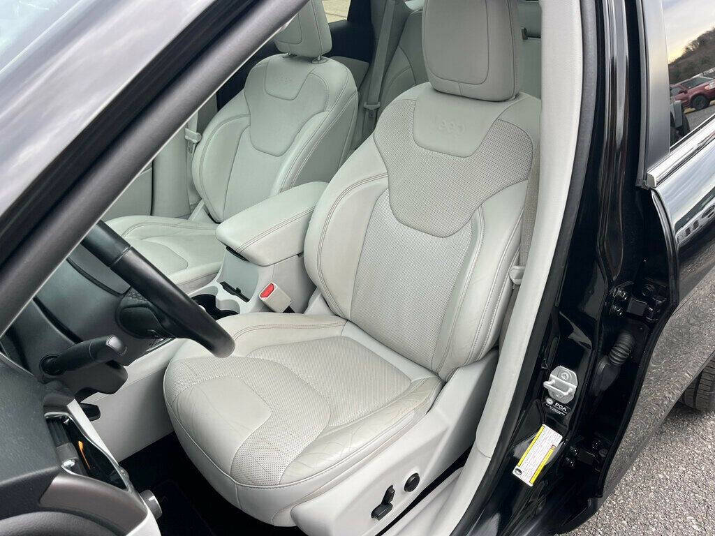 2021 Jeep Cherokee 15